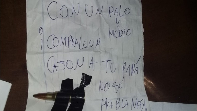 La nota intimidante que dejaron tras las balas. 