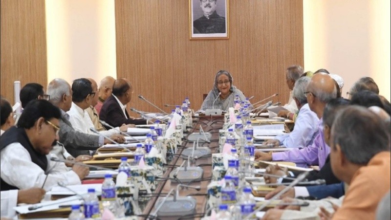 El Ejecutivo bangladesí tomó la desición en el marco de fuertes protestas 