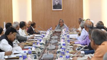 El Ejecutivo bangladesí tomó la desición en el marco de fuertes protestas