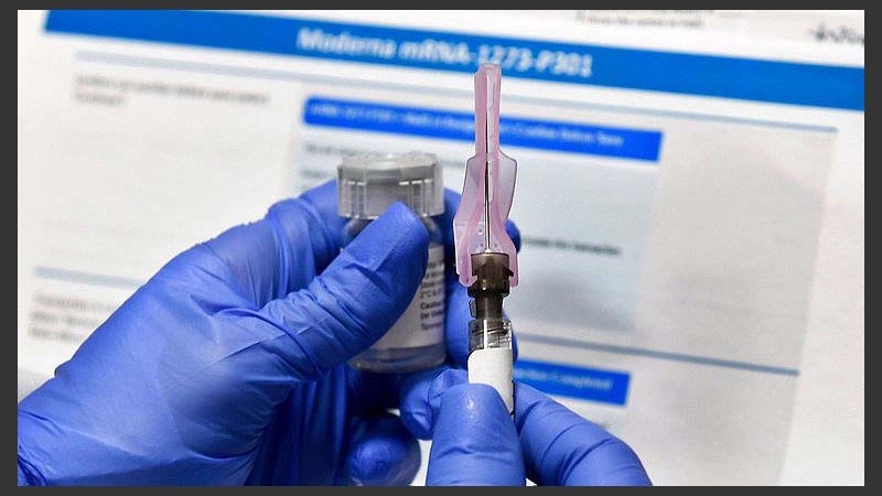 La vacuna que prepara Moderna recién podrá ser autorizada luego del 25 de noviembre