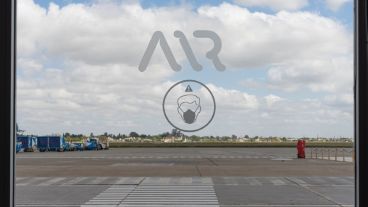 La nueva señalética con las medidas de bioseguridad en el aeropuerto.