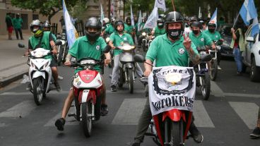 Postales de la caravana peronista este sábado 17 de octubre por las calles de Rosario.