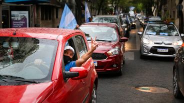 Postales de la caravana peronista este sábado 17 de octubre por las calles de Rosario.