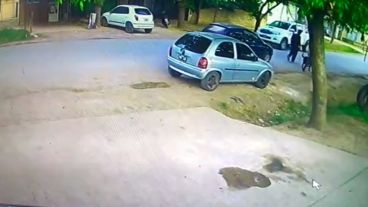 Las imágenes captadas por las cámaras de seguridad de la cuadra.