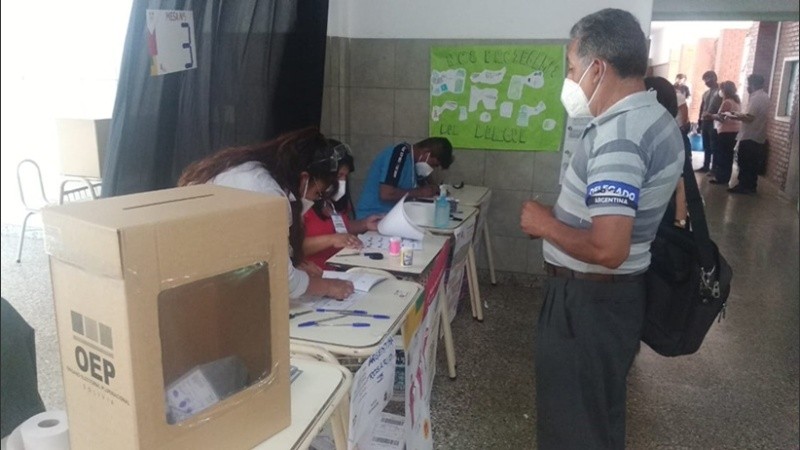 Los bolivianos en Rosario votan este domingo.
