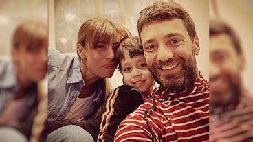 "Te amamos...solamente por ser única y maravillosa, Feliz Día de la Madre", escribió Gustavo Conti en la publicación.