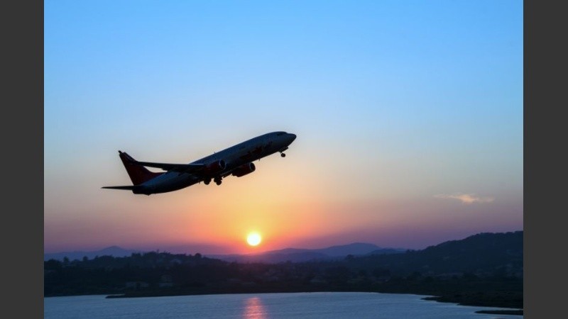 Incertidumbre entre aerolíneas hasta la espera del decreto presidencial.