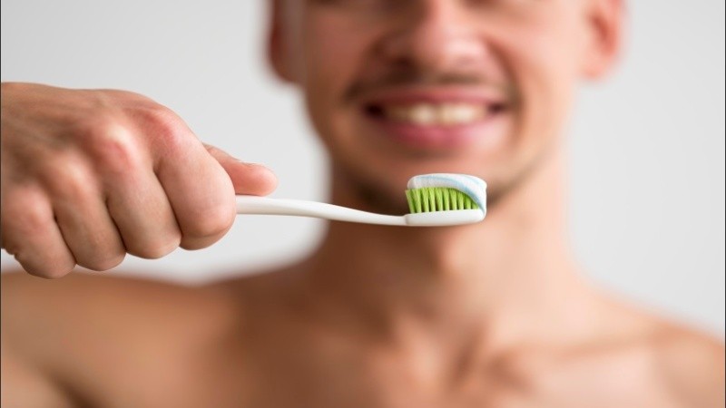 El cepillado de dientes debería realizarse cuando la gente está 