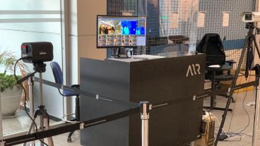 El aeropuerto sumó un detector de temperatura corporal que deberá esperar para debutar.