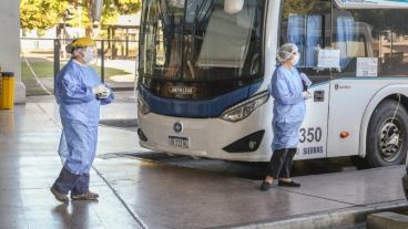 Los colectivos serán solo para los esenciales y para quienes deban realizar tratamientos médicos.