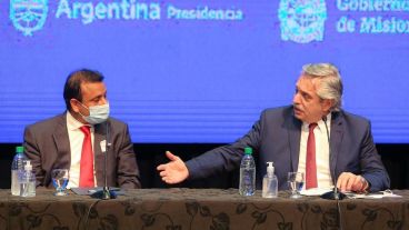 El presidente junto al gobernador Herrera Ahuad, en Misiones.