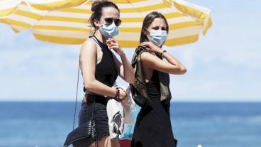 Verano con barbijo pero con menos casos.