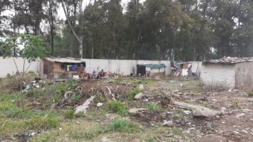 El tema de la ocupación de terrenos en el extremo oeste de Rosario sigue generando mucha polémica.