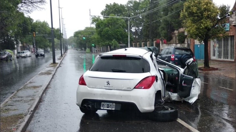 Así quedó el auto luego del choque fatal en Mendoza y Méjico. 