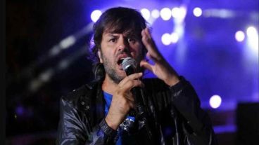 El cantante trabaja en una trilogía para repasar su carrera en la música