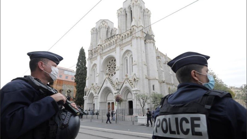 Según el alcalde de Niza, Christian Estrosi, el atacante gritó varias veces 