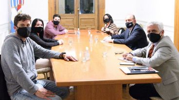 Perotti brindó todo el apoyo institucional para garantizar la seguridad de Carolina.