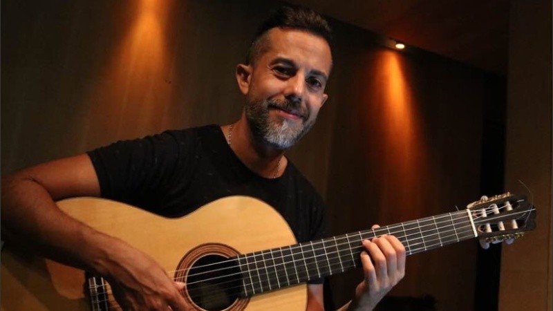 El guitarrista rosarino Mario Yaniquini.