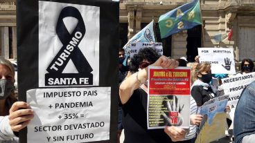 La caravana del turismo llegó a la Casa de Gobierno de Santa Fe este jueves