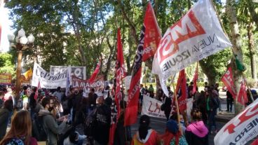 La protesta tuvo lugar en Santa Fe al 1.900, frente a la Plaza San Martín.