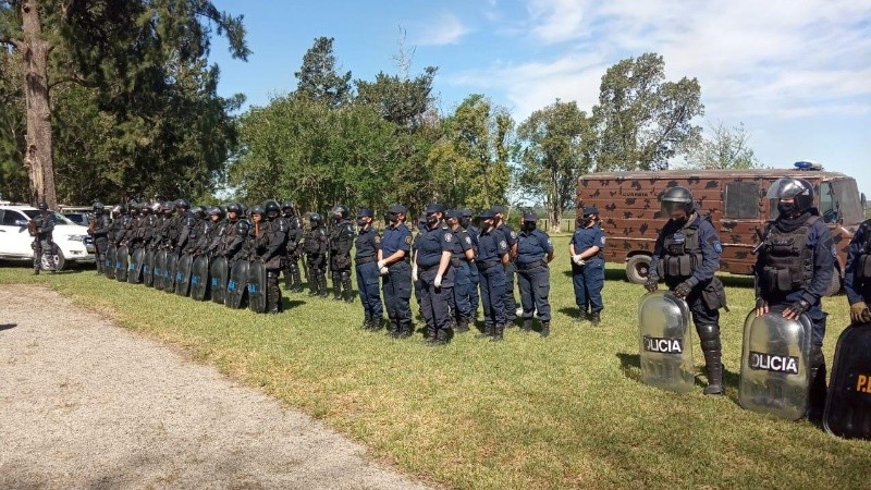 El operativo de desalojo estuvo a cargo de las fuerzas especiales de la policía de Entre Ríos.