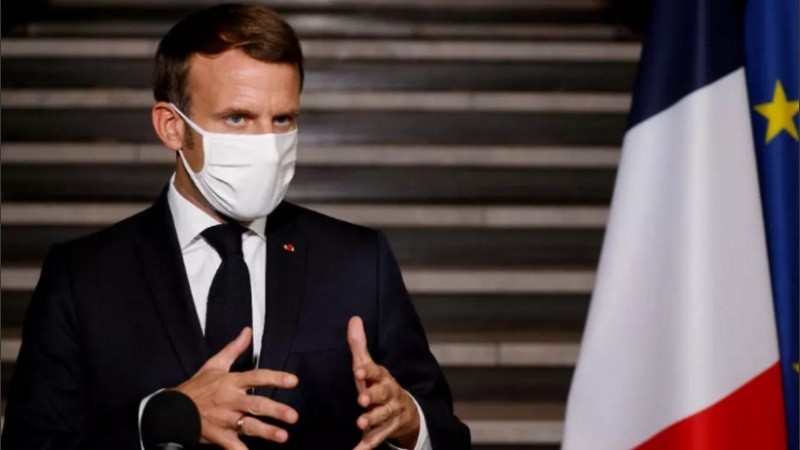 Emmanuel Macron confinó a Francia hasta el 1° de diciembre. 