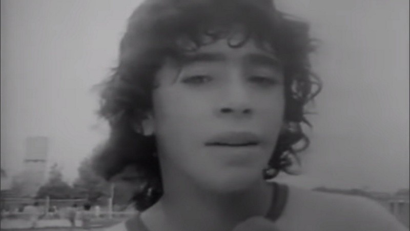 Maradona cumple 60 años: una imagen mítica del astro cuando era un chico. 