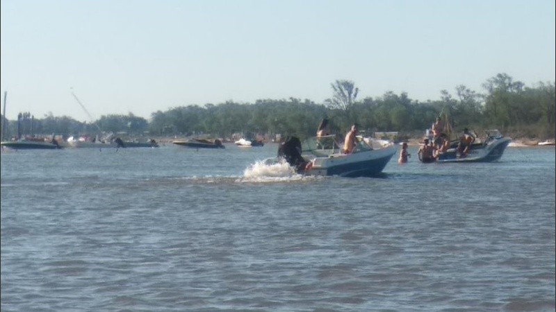 Las lanchas y botes volvieron a surcar el Paraná.