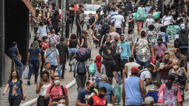 Un detalle que preocupa es que el acceso a la vacuna podría "verse limitado por estrechos intereses políticos o comerciales".