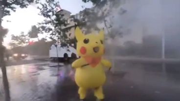 "Tía Pikachu" participaba de una manifestación pacífica junto a otras personas disfrazadas.