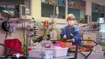 Las camas de las UTI públicas casi a tope.