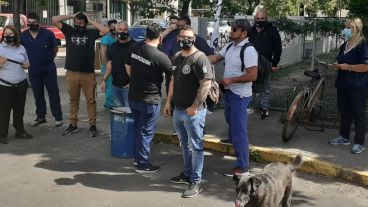 La manifestación: con carteles y bandera pero sin paro.