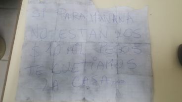"Si para mañana no están los 10 mil pesos te cueteamos la casa", la amenaza que dejaron en Santiago al 4400.