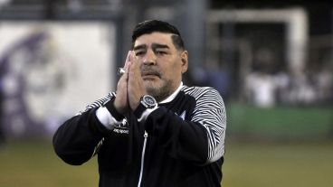 El Diez terminó su vida vinculado al fútbol, como DT de Gimnasia.