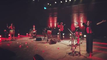 Mirá que quema está integrado por Fátima Latino, Belén Aguirre, Paola Fussi, Camila Dellatorre, Luciana Harreguy y Paola Quíntin..