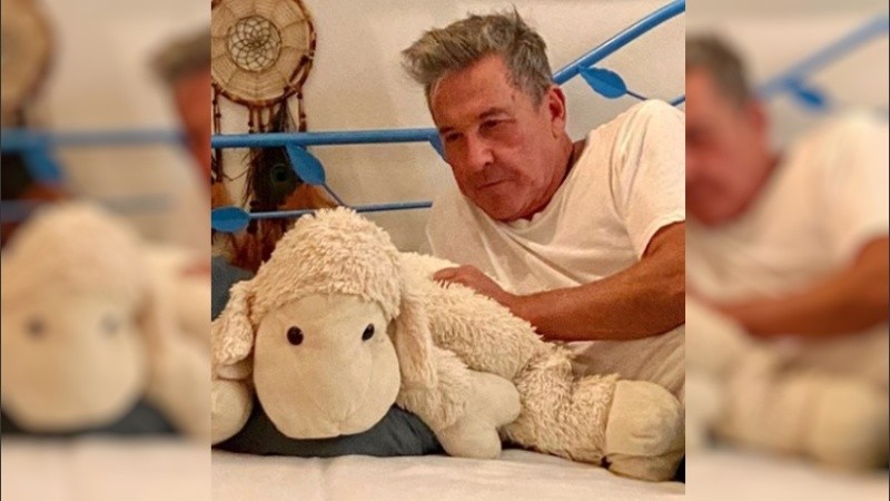 “Nos vino a visitar Mr. COVID, pero yo creo en el Dios de la salud”, publicó Ricardo Montaner