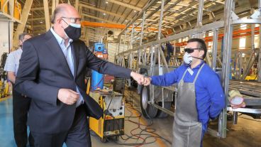 Perotti en la planta de Metalsur Carrocerías.