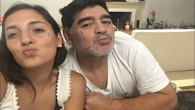 Jana Maradona y su papá Diego. 