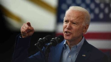 Biden sigue criticando la gestión de Trump y se adelanta en las encuestas.