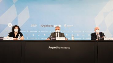 El presidente junto a Carla Vizzotti y Ginés González García.