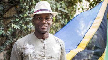 Bernard Yousef se fue de Tanzania con 19 años y rearmó su vida en Rosario.