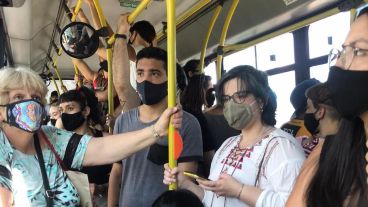 Sin refuerzos de unidades, la gente viajó hacinada hacia La Florida.