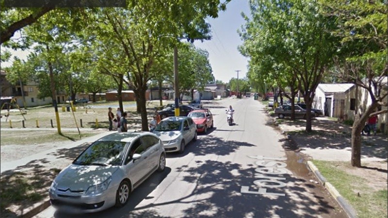 Los vecinos del lugar denunciaron que un grupo de personas salió de un local y disparó a un descampado.