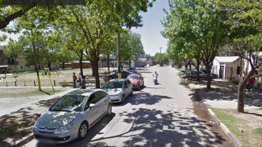 Los vecinos del lugar denunciaron que un grupo de personas salió de un local y disparó a un descampado.