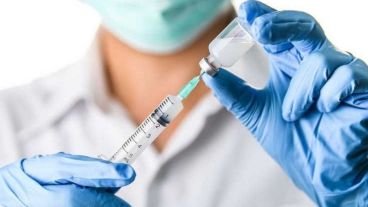 La OMS aclara que "tener dos vacunas candidatas con más del 90% de efectividad es muy esperanzador, pero hay muchos desafíos en la implementación todavía”.