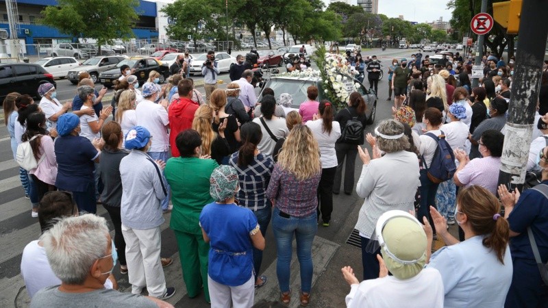 Gran concentración de personas en el Heca para despedir a Marleni. 