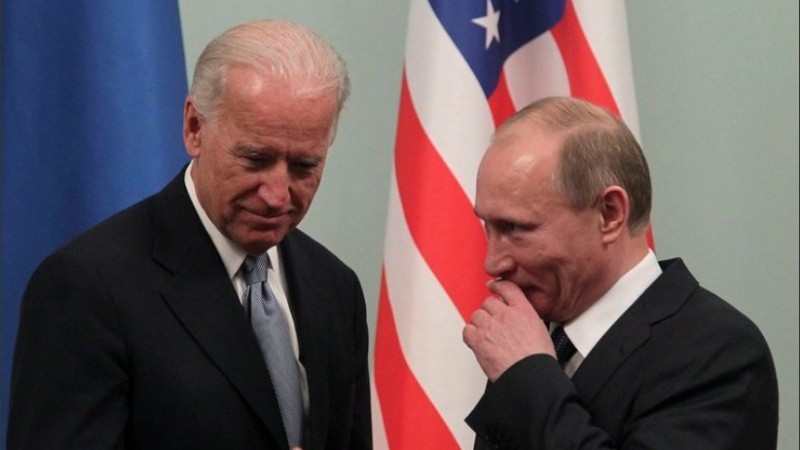 Biden con Putin en una foto de archivo. El mandatario ruso por ahora espera.