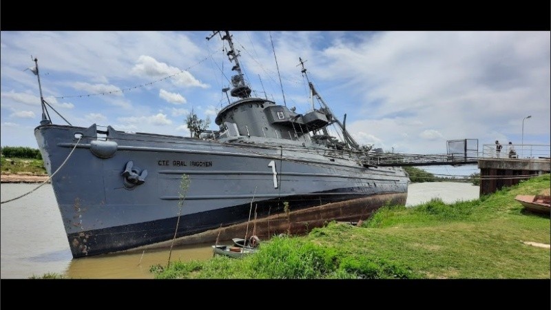 En el lugar esperan que el río suba para que el remolcador vuelva a su ubicación normal.