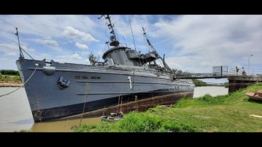 En el lugar esperan que el río suba para que el remolcador vuelva a su ubicación normal.