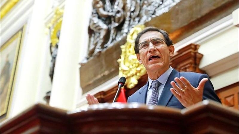 El presidente de Perú fue destituido por el Congreso de su país.